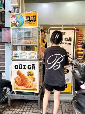 Khai trương xe Gà Rán Trái Đất của chị Thu tại Bình Thạnh
